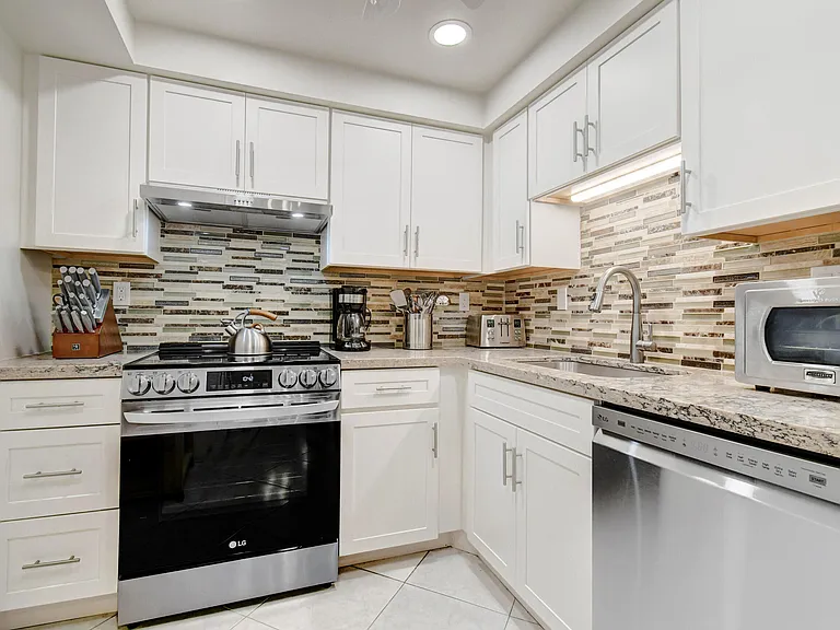 3221 S Ocean Blvd #505 — Photo 8
