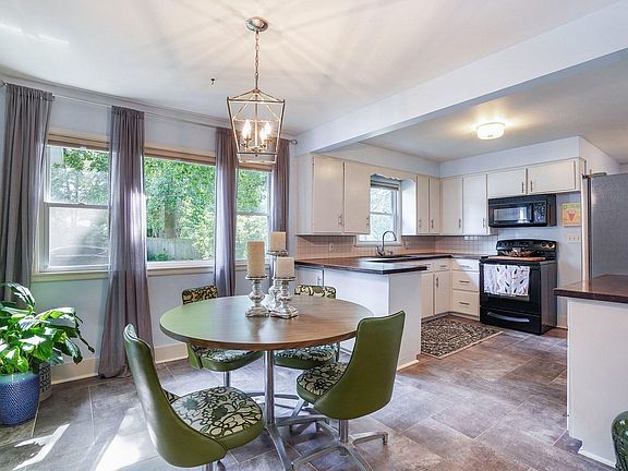 5th image of 1452 Holborn Dr NW