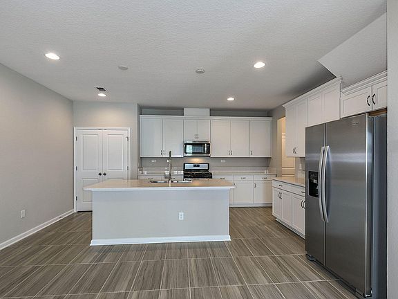 3rd image of 33 Sapphire Ln