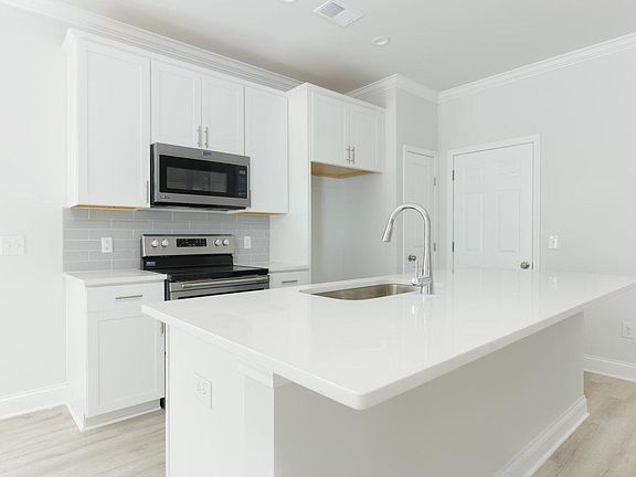 4th image of 125 Pandora Dr #A