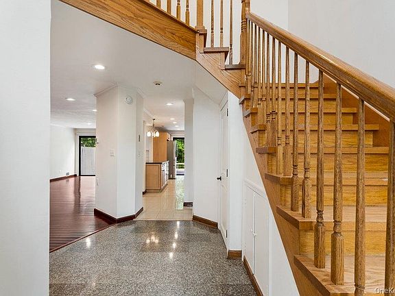 2nd image of 41 E View Court