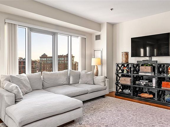 5th image of 100 Exchange St Unit 1307