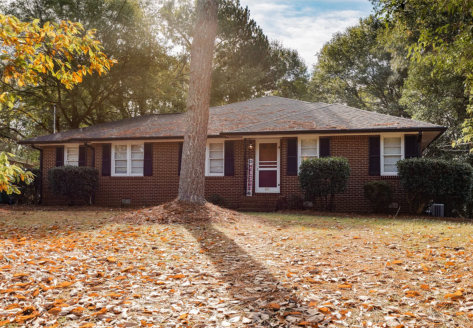 6 bed, 4.5 bath, 2200 sqft, $4,050 — Photo 3
