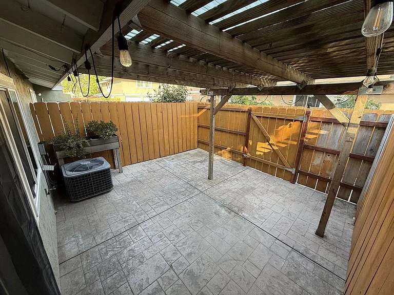 2520 Wanek Rd #B — Photo 11