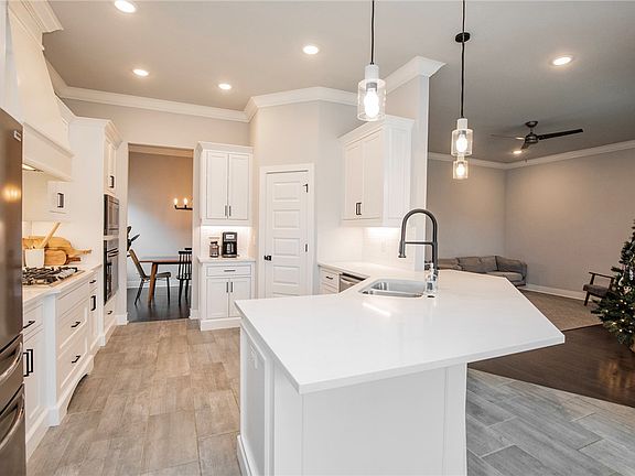 4th image of 1730 Grace Pl