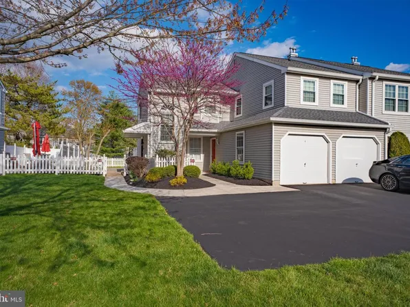 614 Rose Hollow Dr #A, Morrisville, PA 19067