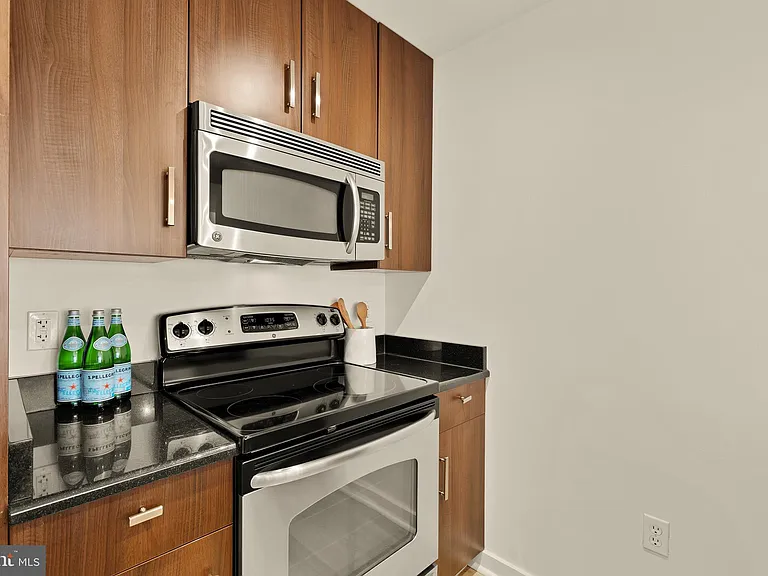 1423 Newton St NW #204 — Photo 7