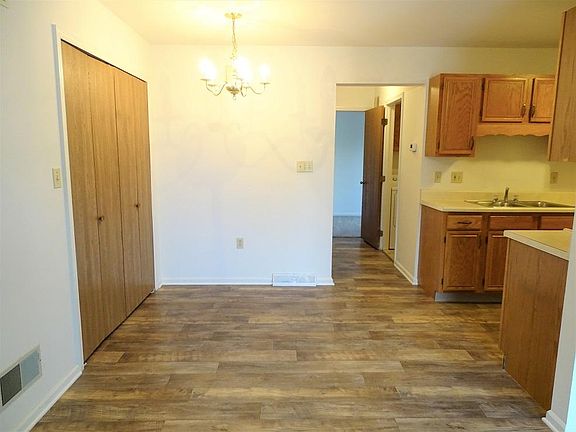 5th image of 400 W Cherry Dr APT D