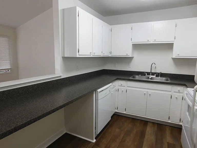 1555 College Way — Photo 8