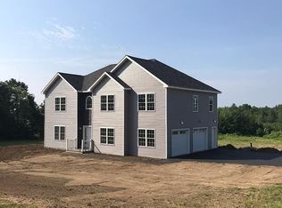 14 Buck Trl, Manchester, ME 04351