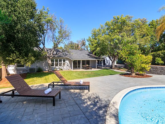 2nd image of 4723 Vista De Oro Ave