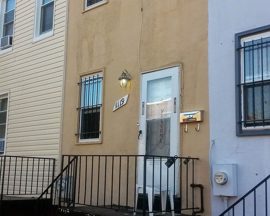 2nd image of 1119 16th St NE