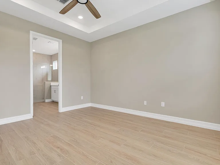 2217 6th St E — Photo 11