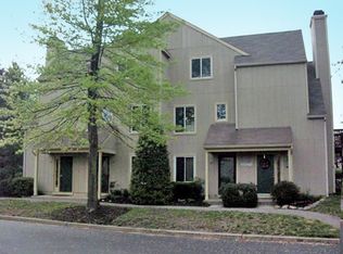 121 Woodlake Dr, Evesham, NJ 08053
