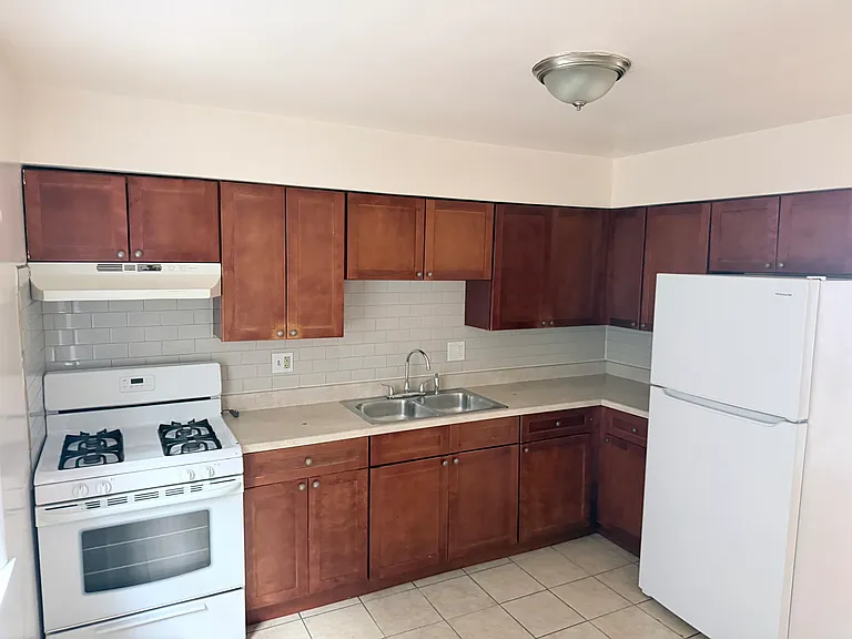 205 27th Ave #1R — Photo 2