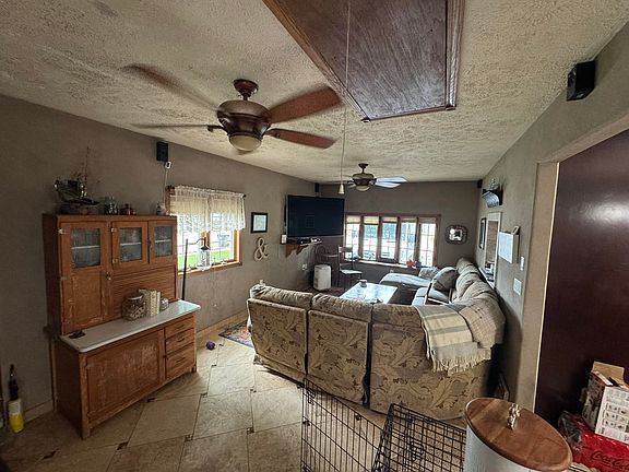 2nd image of 715 Joehnck Rd