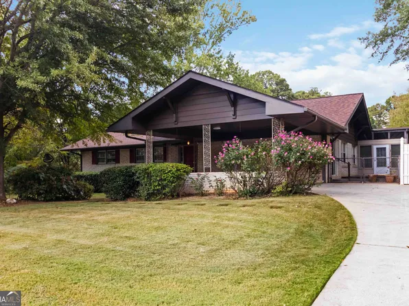 1722 Camelot Cir, Tucker, GA 30084