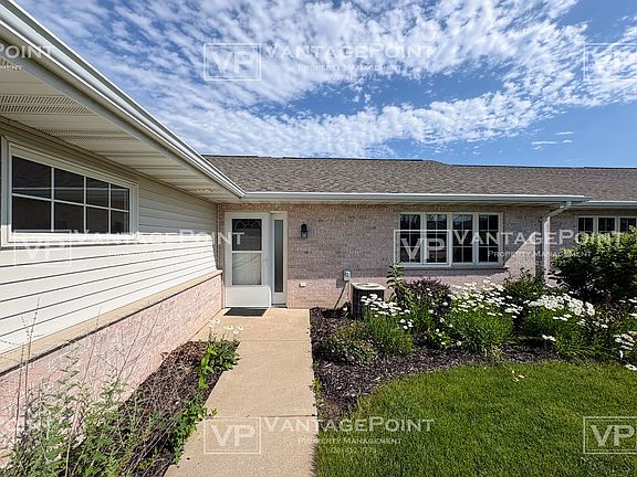 2nd image of 1684 Twin Lakes Cir #1