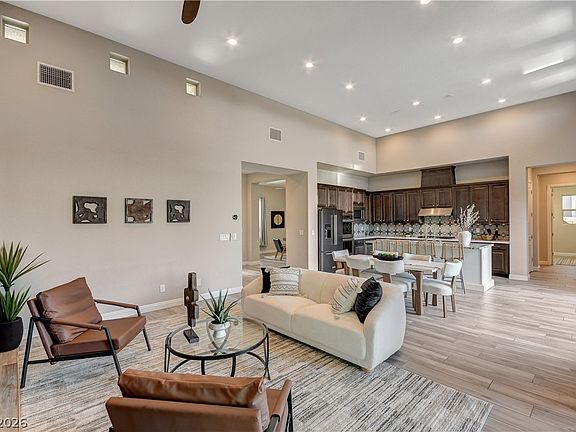 3rd image of 6706 Desert Crimson St