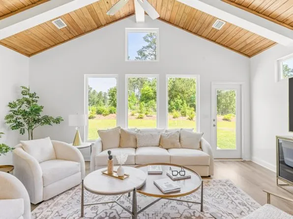 1390 Landon Hills Dr, Tallahassee, FL 32312