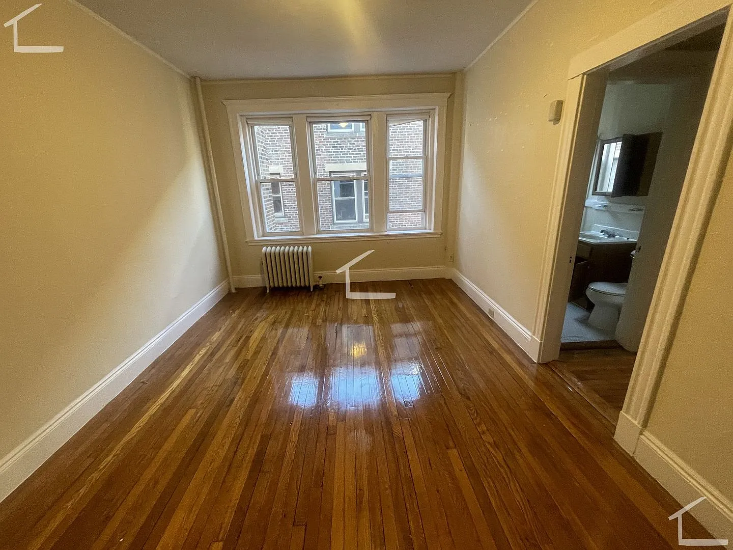 10/1 No Fee! Spacious 1BR apartment on Allston/Brookline border — Photo 4