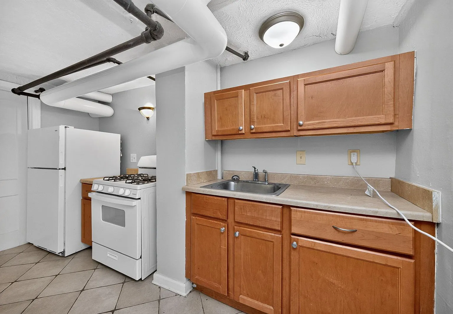 Studio, 1.0 bath, $850 — Photo 1