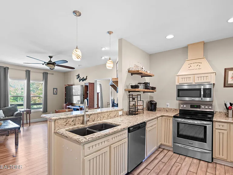 135 Lake Overlook Dr — Photo 13