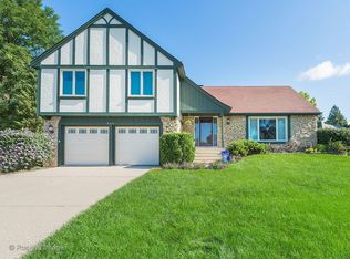 842 Crest Ct, Glen Ellyn, IL 60137
