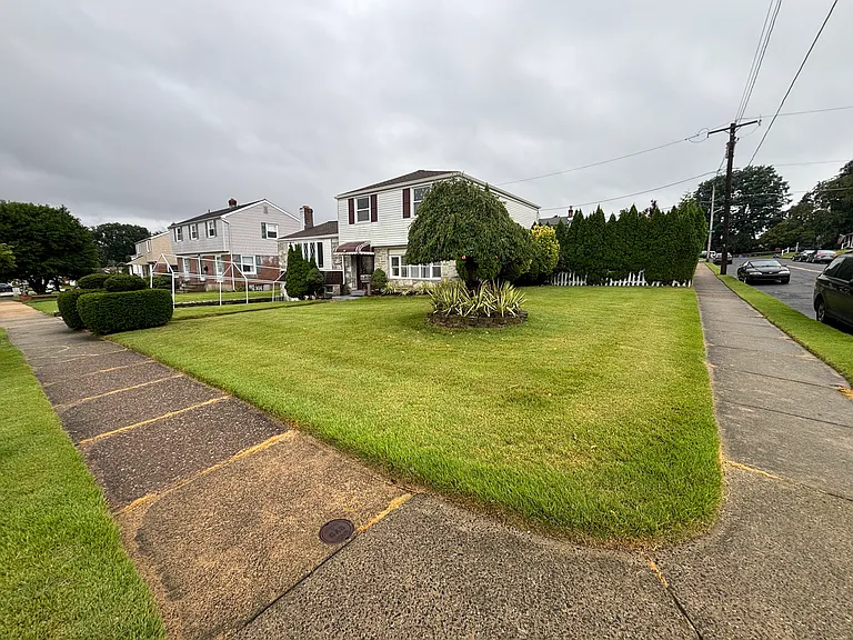 800 Larkspur St — Photo 2