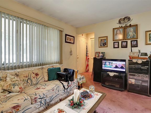 5th image of 61 Cypress Ave