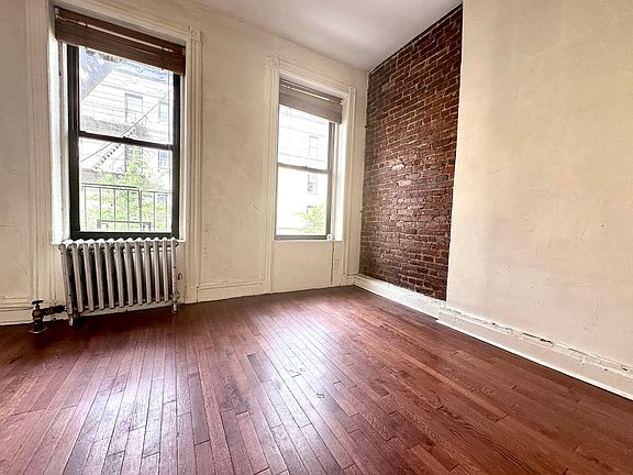 2nd image of 274 W 119th St #2B
