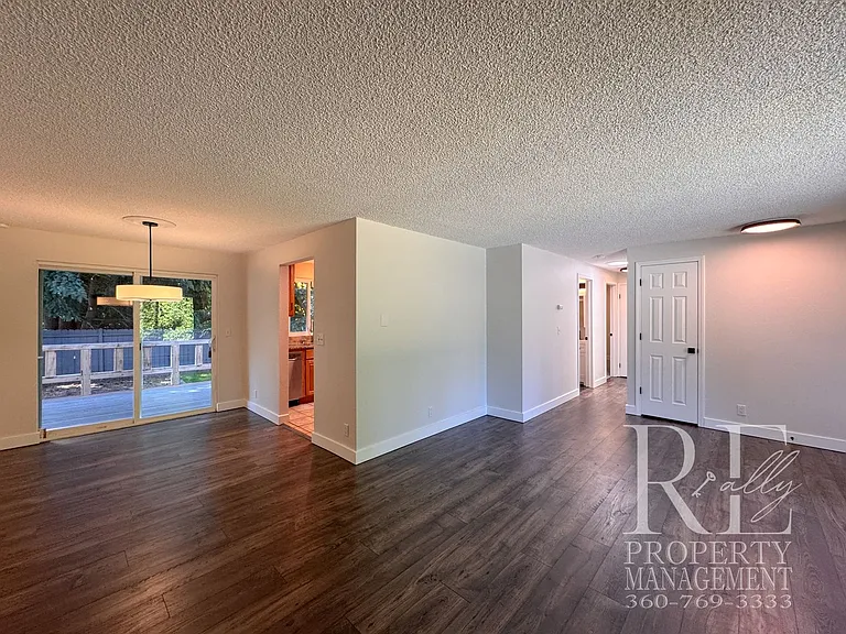 8240 NE Seawind Ave — Photo 5