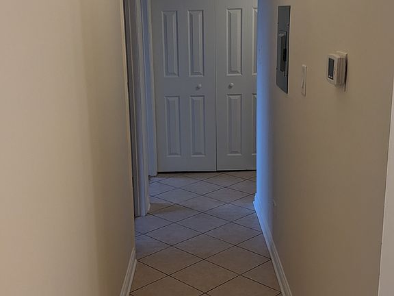 3rd image of 1511 N Windsor Dr