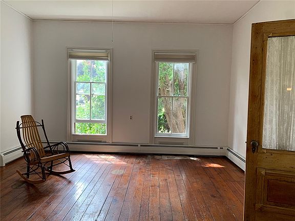 2nd image of 34 Mill St