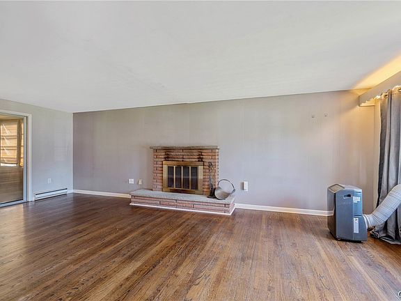 5th image of 208 Manor Dr