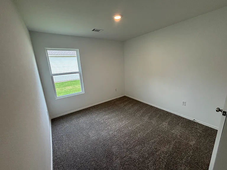 786 Gussy Ln — Photo 14