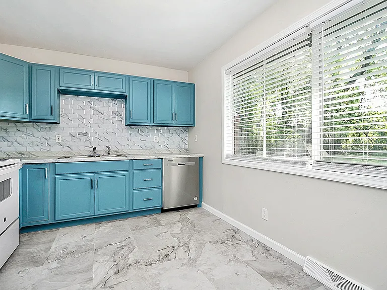 2244 English Dr — Photo 24