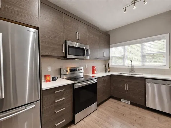 504 SW Nolan Hill Blvd NW, Calgary, AB T3R 0X2