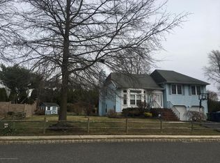 518 Woolley Dr, Neptune, NJ 07753