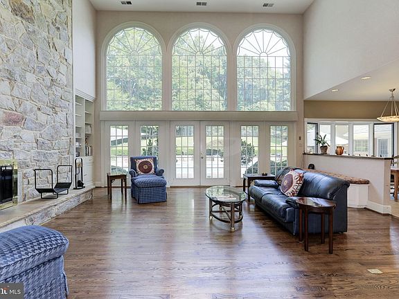 4th image of 9476 Newbridge Dr