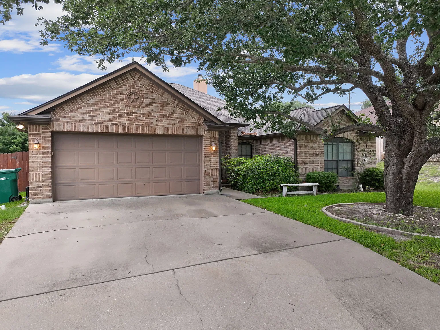 4 bed, 2300 sqft, $2,200 — Photo 1
