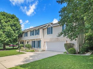 51630 Meadow Pond Dr, Granger, IN