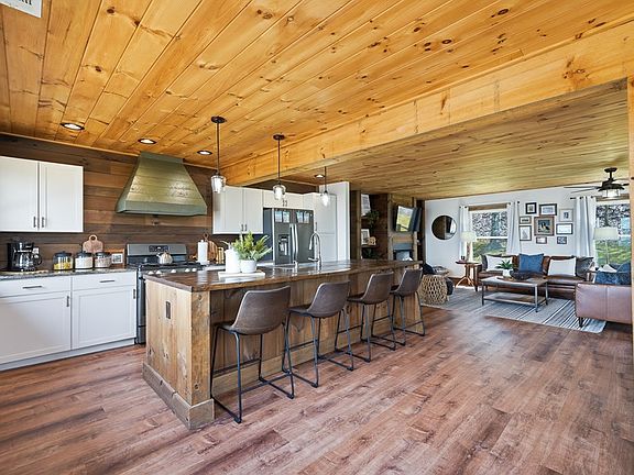 3rd image of 199 Highland Cir