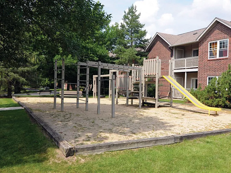 The Lakes of Schaumburg Apartment Homes — Photo 25
