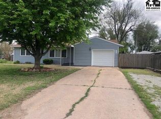 307 W McClellan Ave, Iuka, KS 67066