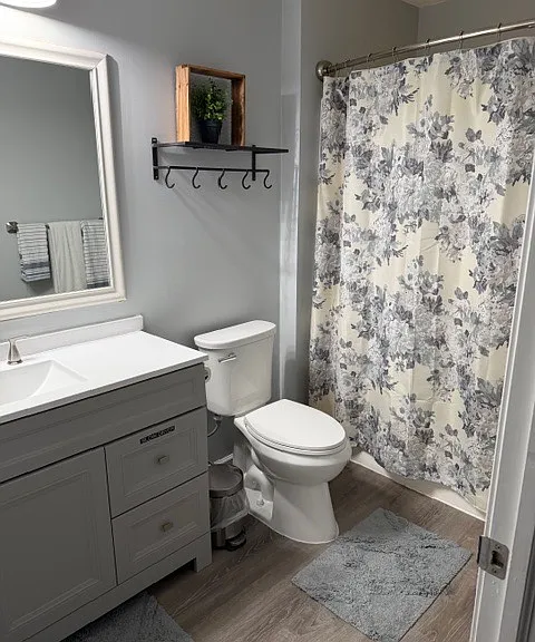 Master en-suite bathroom.