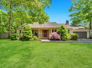 3 Woodbine Ln, East Moriches, NY 11940