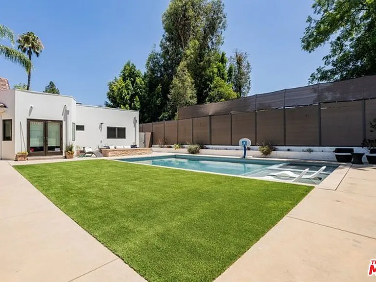 17520 Embassy Dr — Photo 4