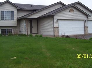38414 Coventry Dr, North Branch, MN 55056