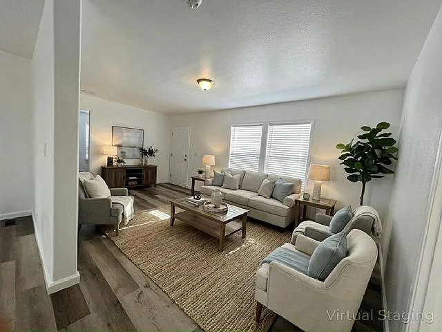 3 bed, 2.0 bath, 1056 sqft, $2,010 — Photo 3